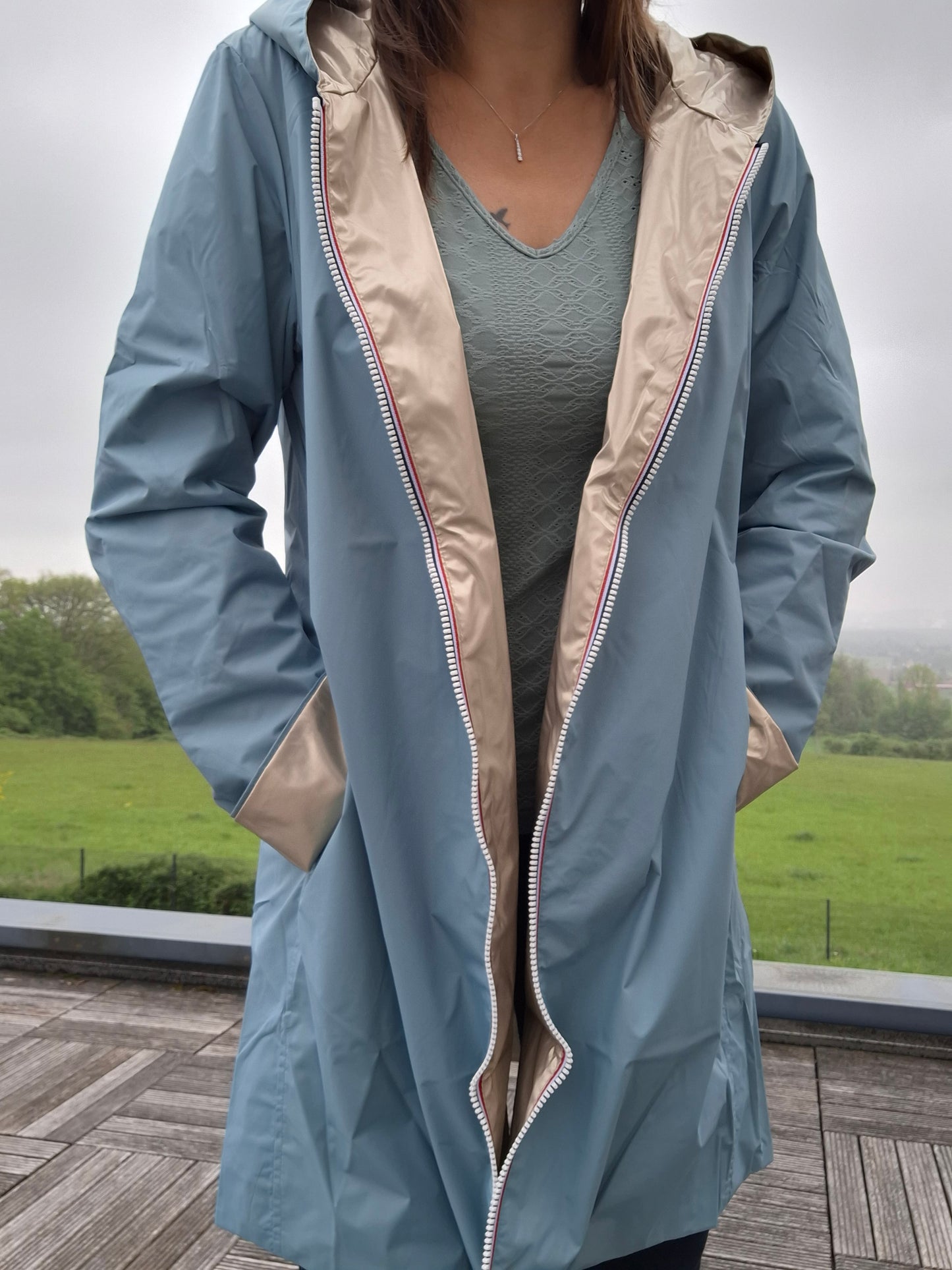 Laura Jo - Imperméable réversible long sans garnissage ouate couleur bleu ciel/doré