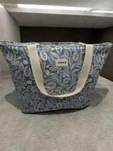 Bolso tote al hombro de algodón estampado de hojas florales toile de jouy color azul crema