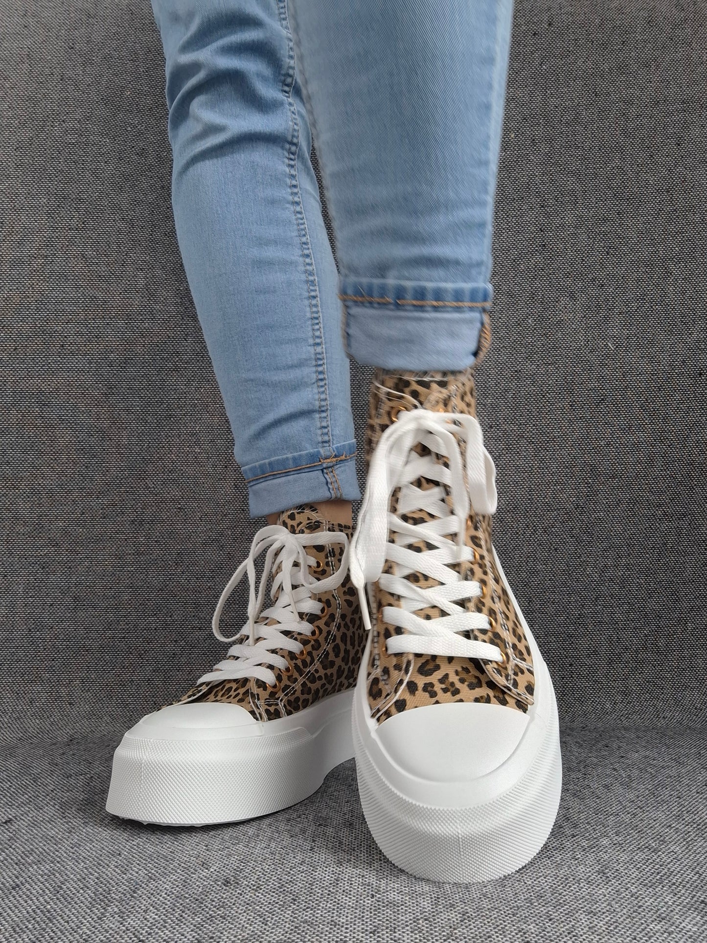 Chaussures baskets hautes en tissu toile leopard marron beige semelles compensées
