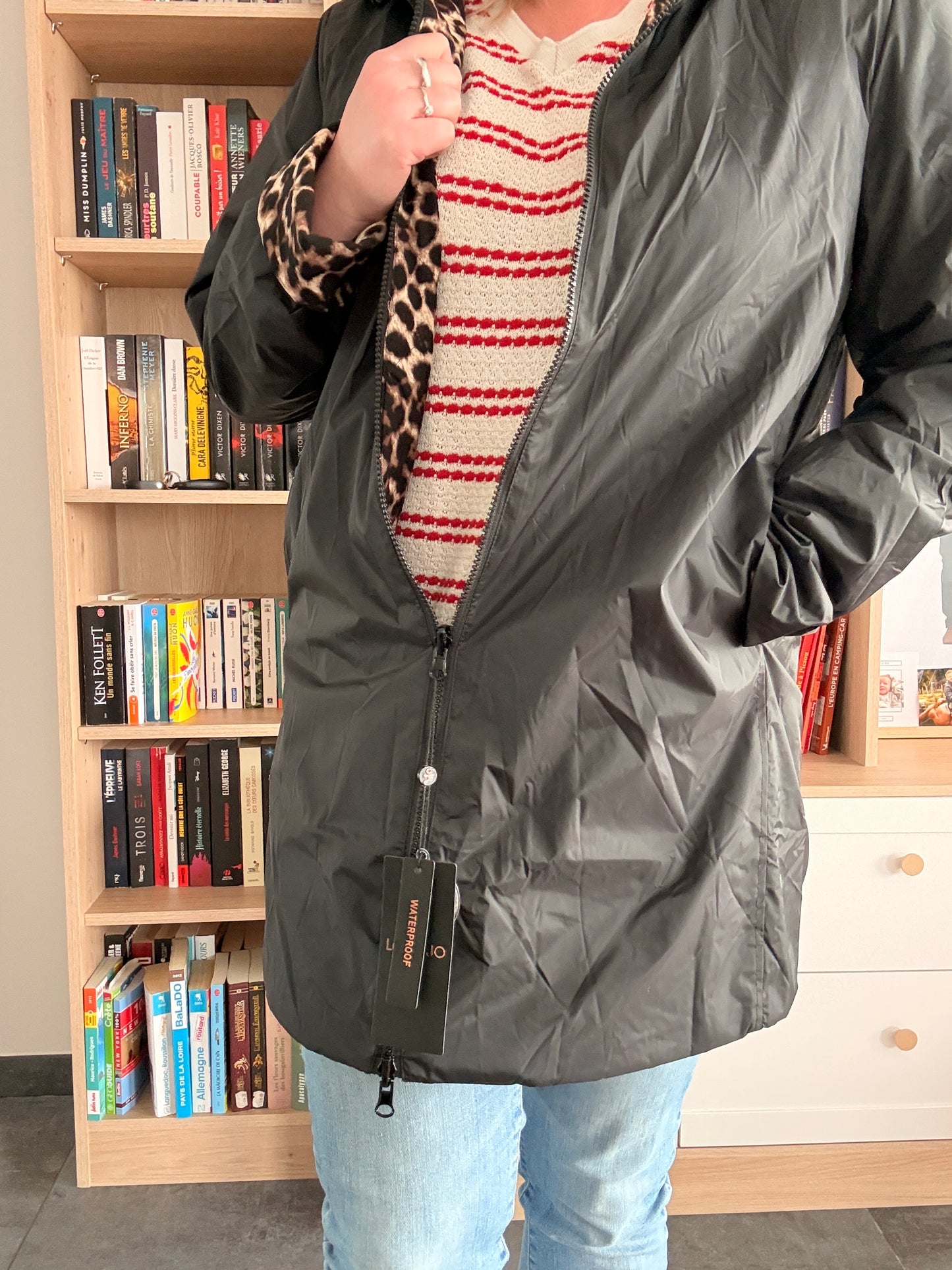 Parka Impermeable Reversible Larga de Mujer Laura Jo - Negra y Leopardo con Capucha