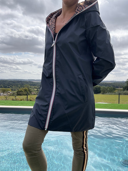 New Lolo - Imperméable réversible long sans garnissage ouate couleur bleu marine/léopard - Curvy