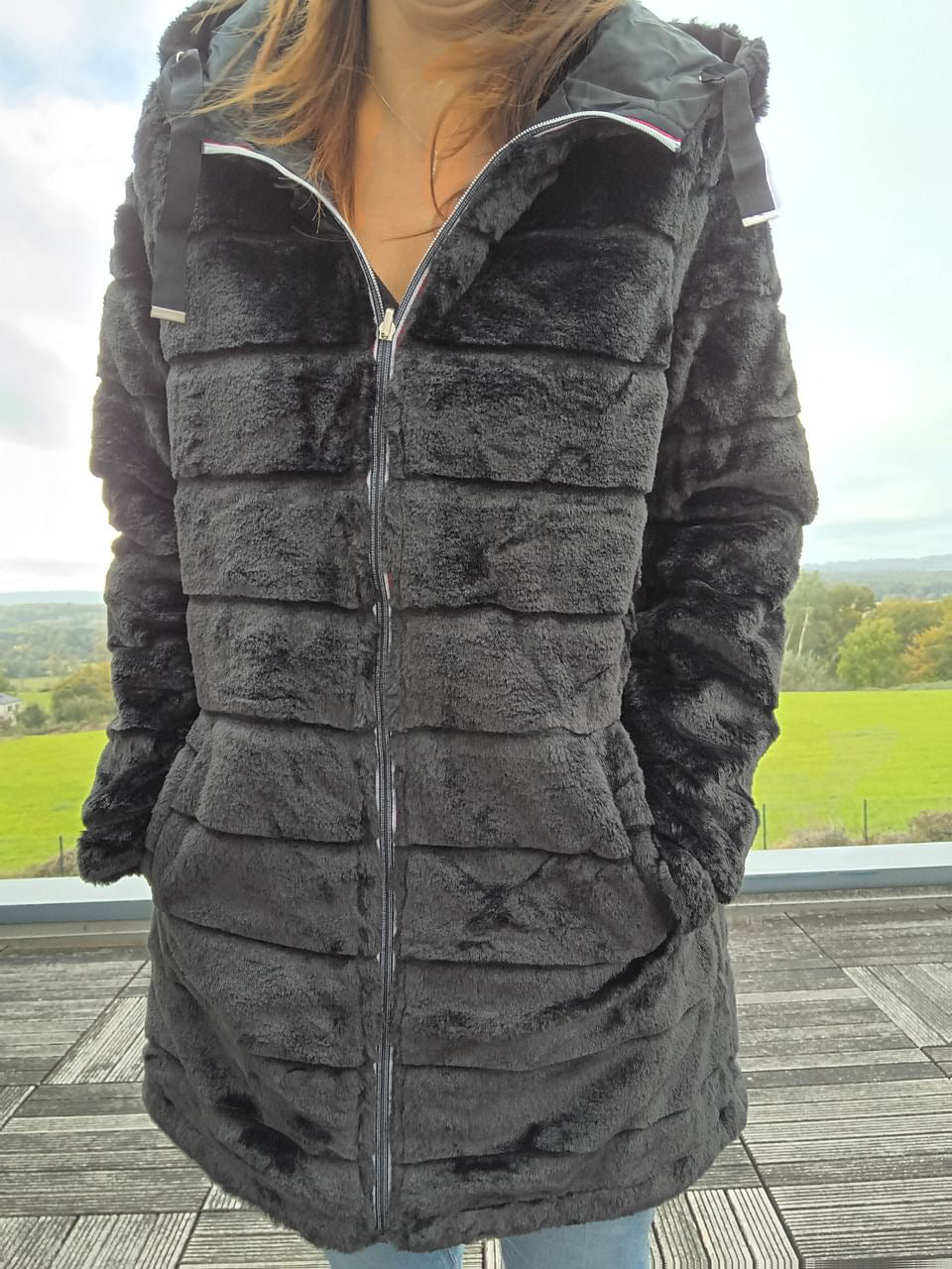 New Lolo - Manteau long NOIR réversible, imperméable et complètement fourré resserrable à la taille - Curvy