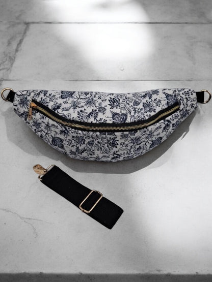 Sac banane blanc matelassé en coton motif floral noir