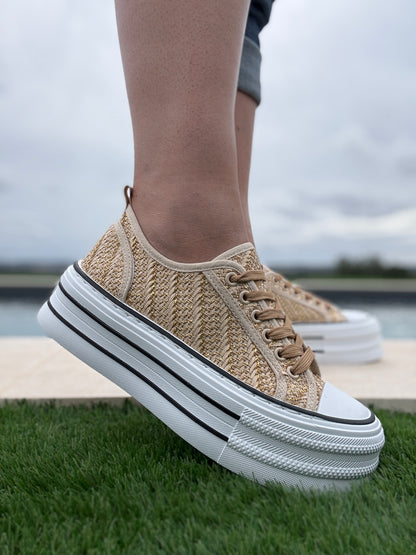Chaussures baskets tissées beige doré semelle compensée style converse