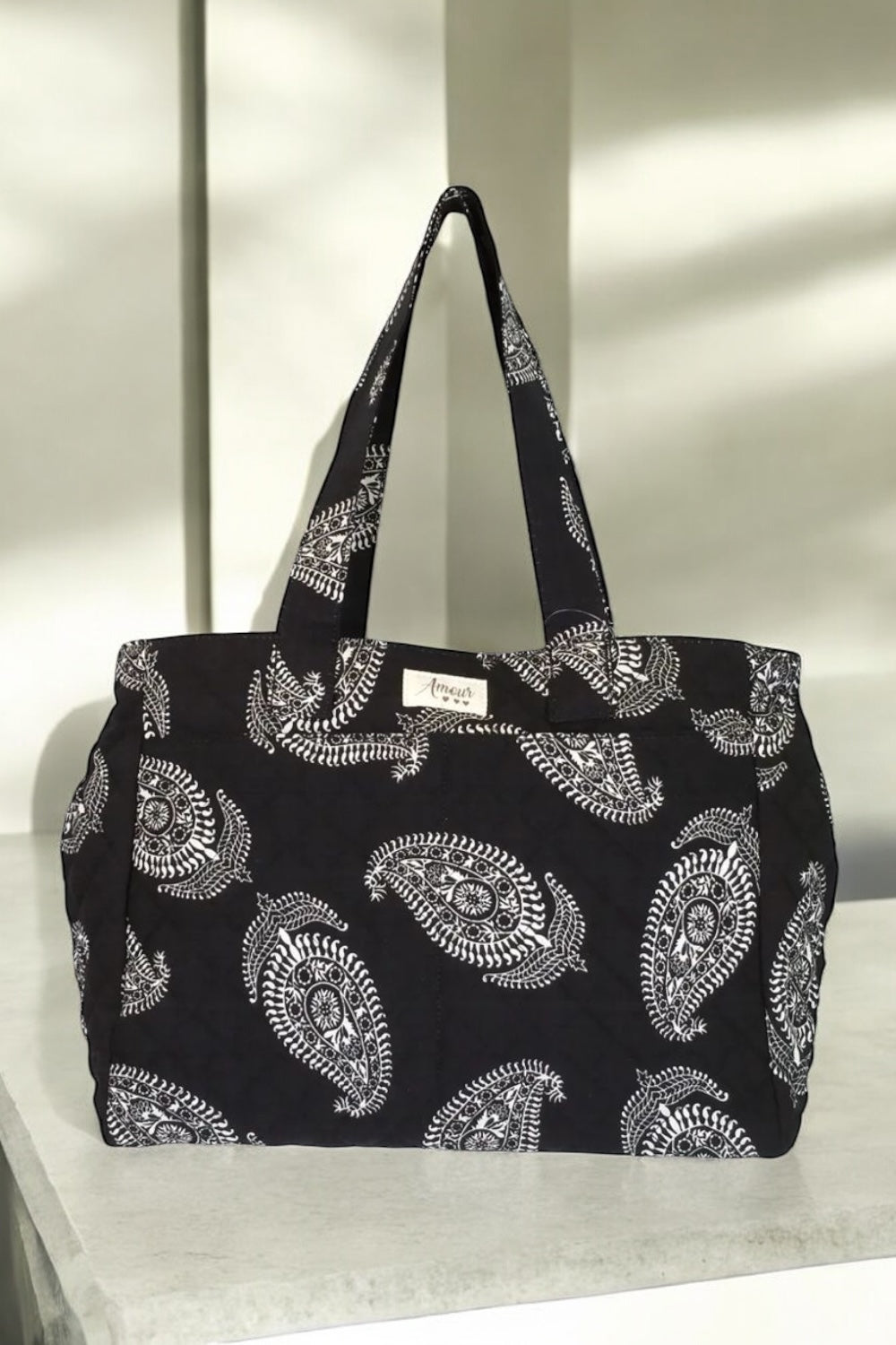 Sac week-end de voyage polochon noir coton design imprimé avec un motif paisley blanc