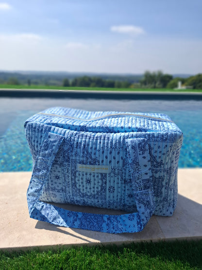 Sac week-end polochon en coton matelassé bleu design paisley bleu marine