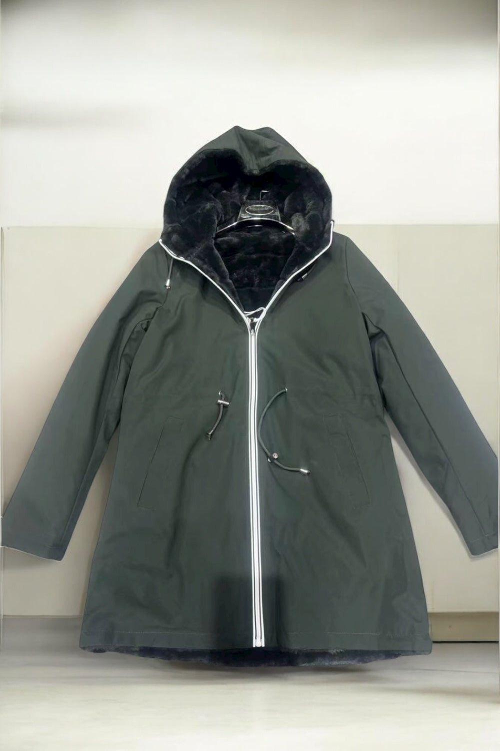 New Lolo - Manteau long kaki réversible imperméable fourré fausse fourrure avec un cordon de resserrage à la taille - Curvy