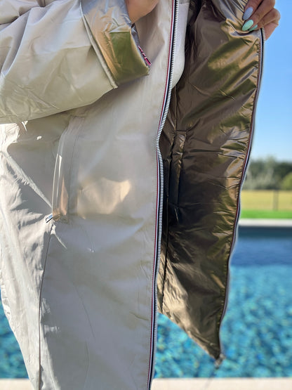 Melya Melody - Imperméable réversible long avec garnissage ouate couleur blanc crème/doré - Curvy