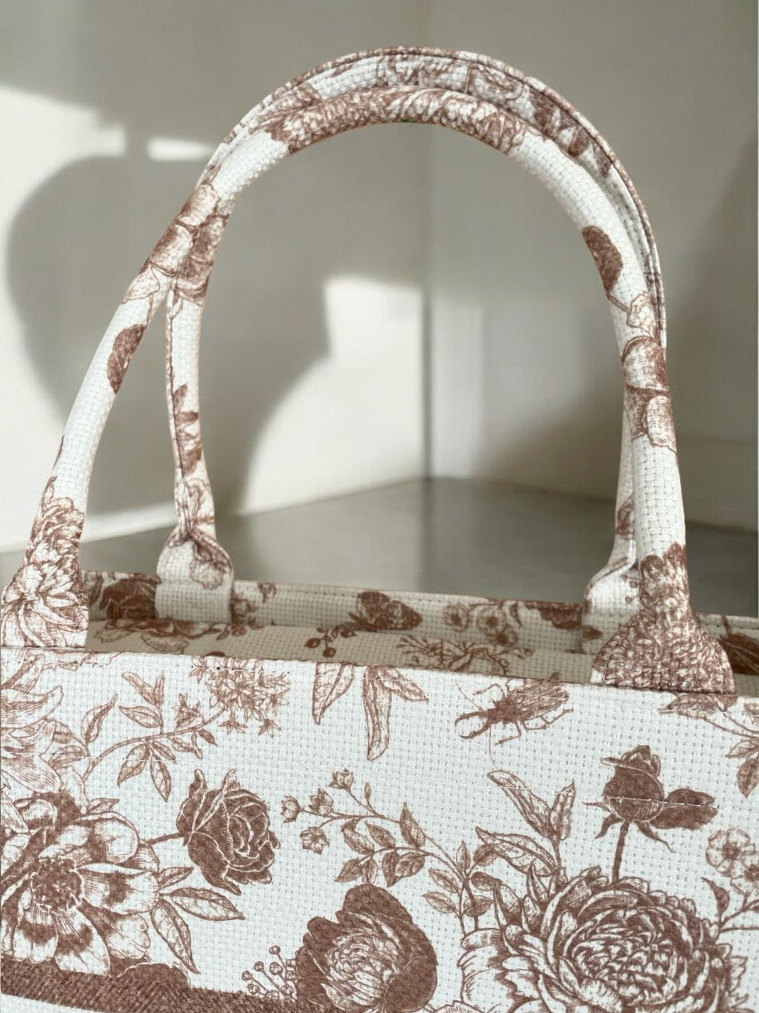 Sac à main cabas rigide tissu toile de jouy beige/camel