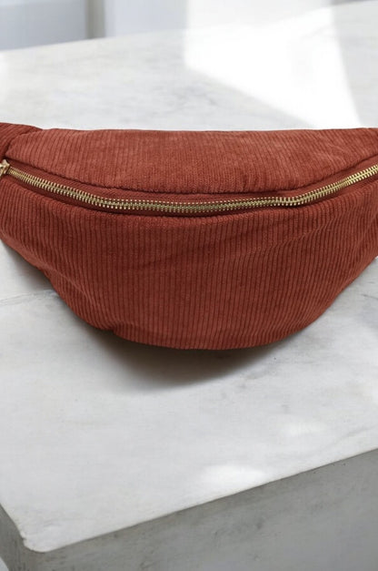 Sac banane velours côtelé couleur terracotta rouille