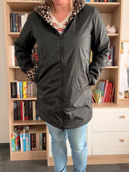 Parka Impermeable Reversible Larga de Mujer Laura Jo - Negra y Leopardo con Capucha