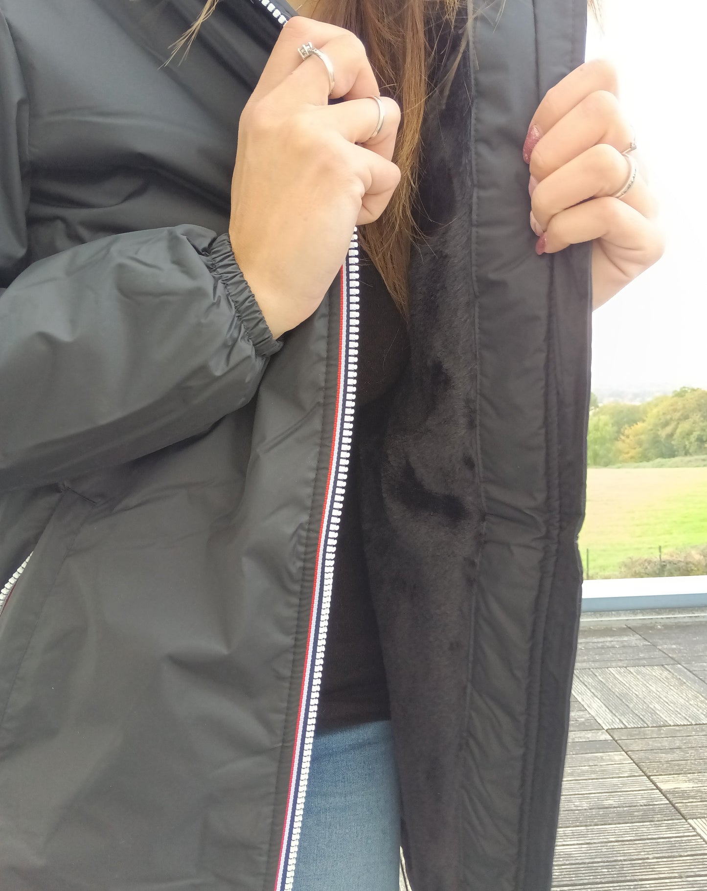 Laura Jo - Imperméable long doublé en fausse fourrure couleur noir