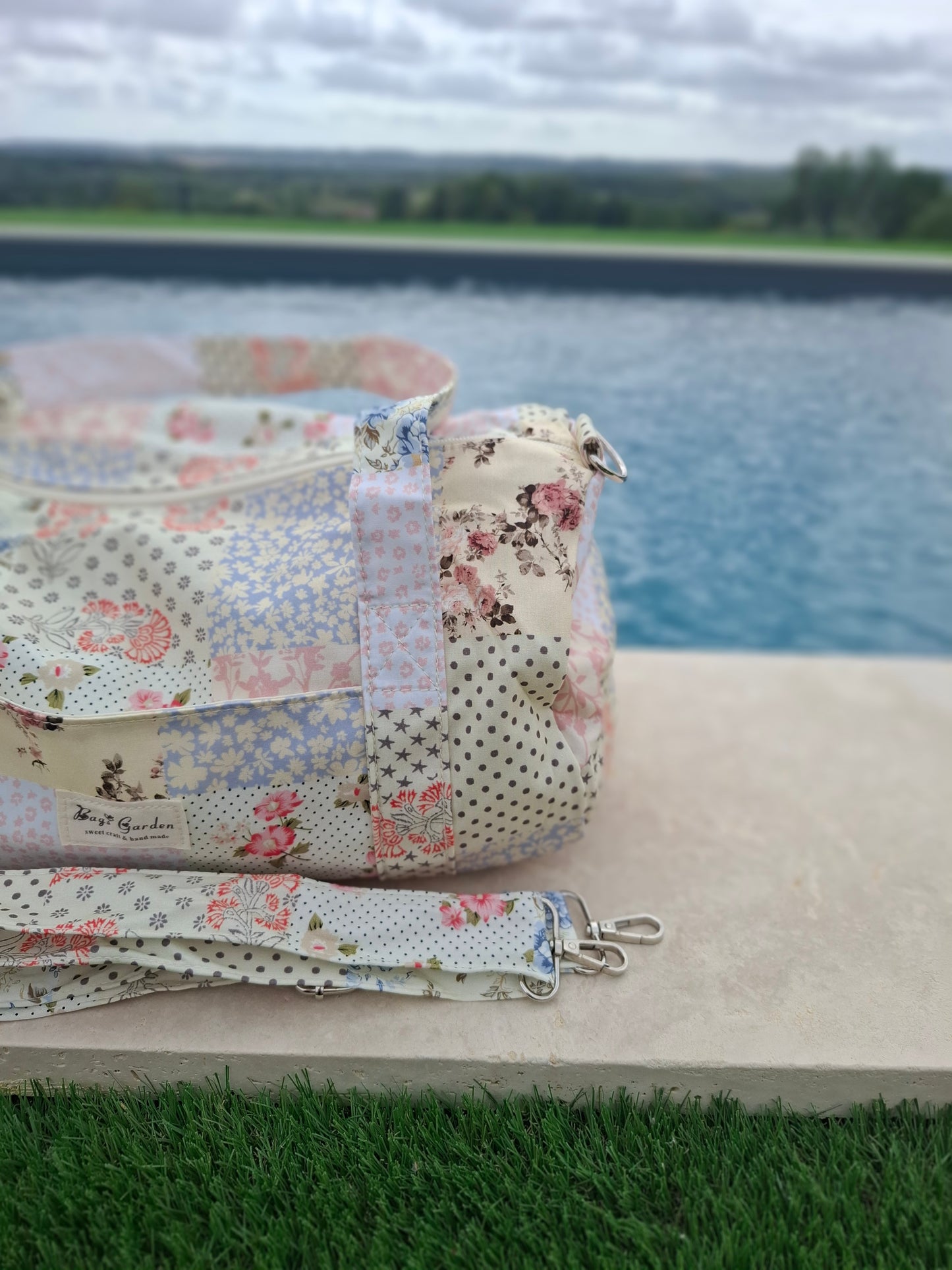 Sac polochon week end de voyage en tissu coton patchwork multicolore fleuri bleu clair orange