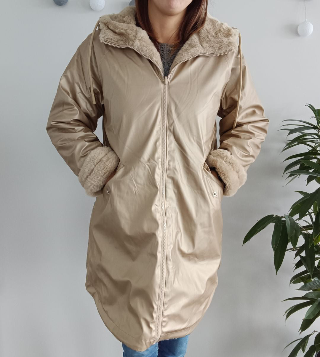 Melya Melody - Manteau long mi cuisses type ciré imperméable fourré réversible doré