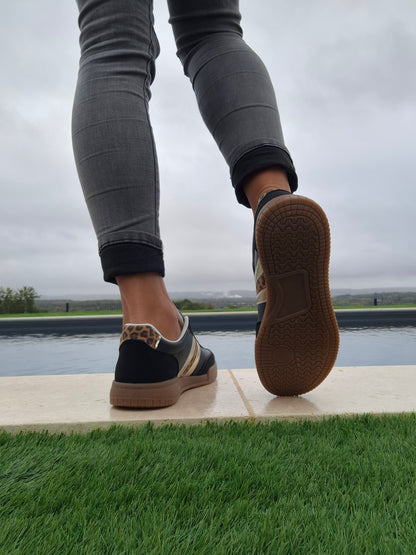 Chaussures baskets basses style sneakers campus noir avec bandes léopard et doré