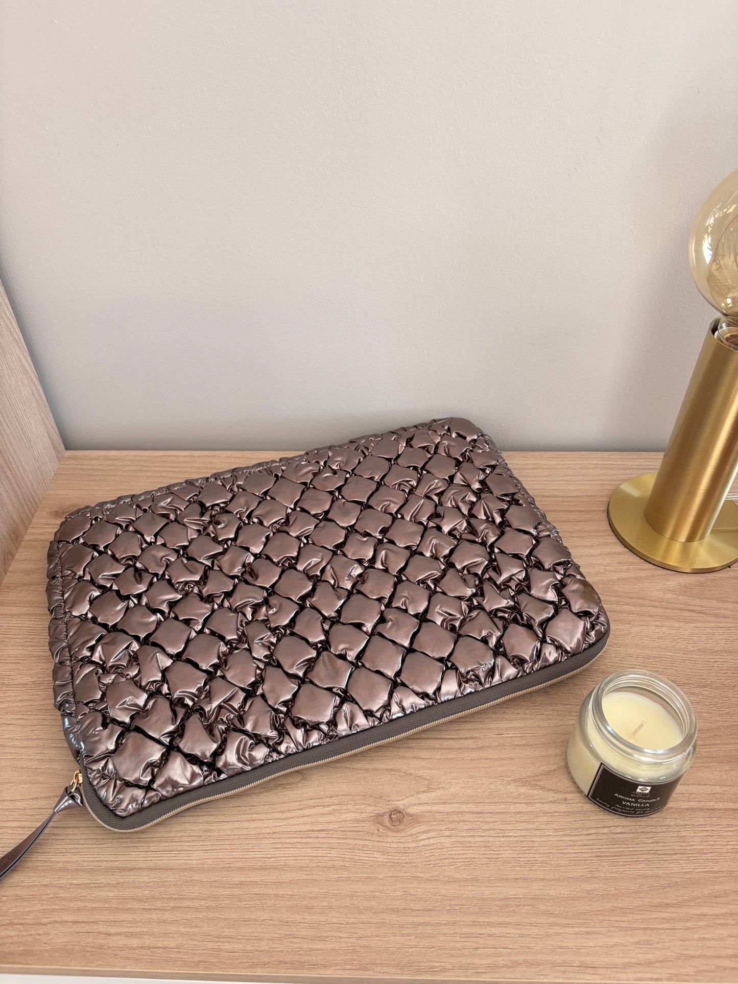 Housse Ordinateur 14 Pouces Argentée Matelassée - Pochette Chic Femme
