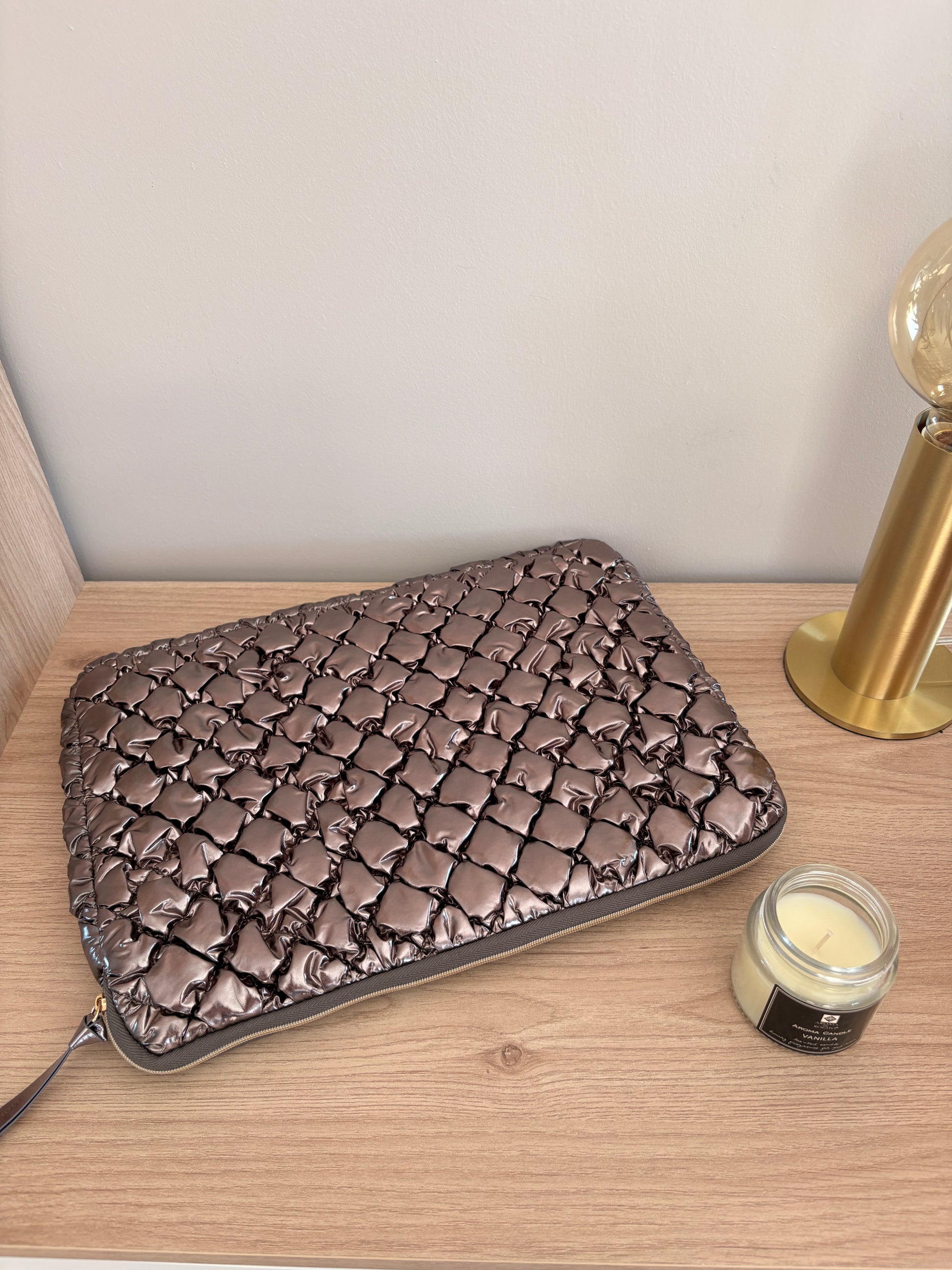 Housse Ordinateur 14 Pouces Argentée Matelassée - Pochette Chic Femme