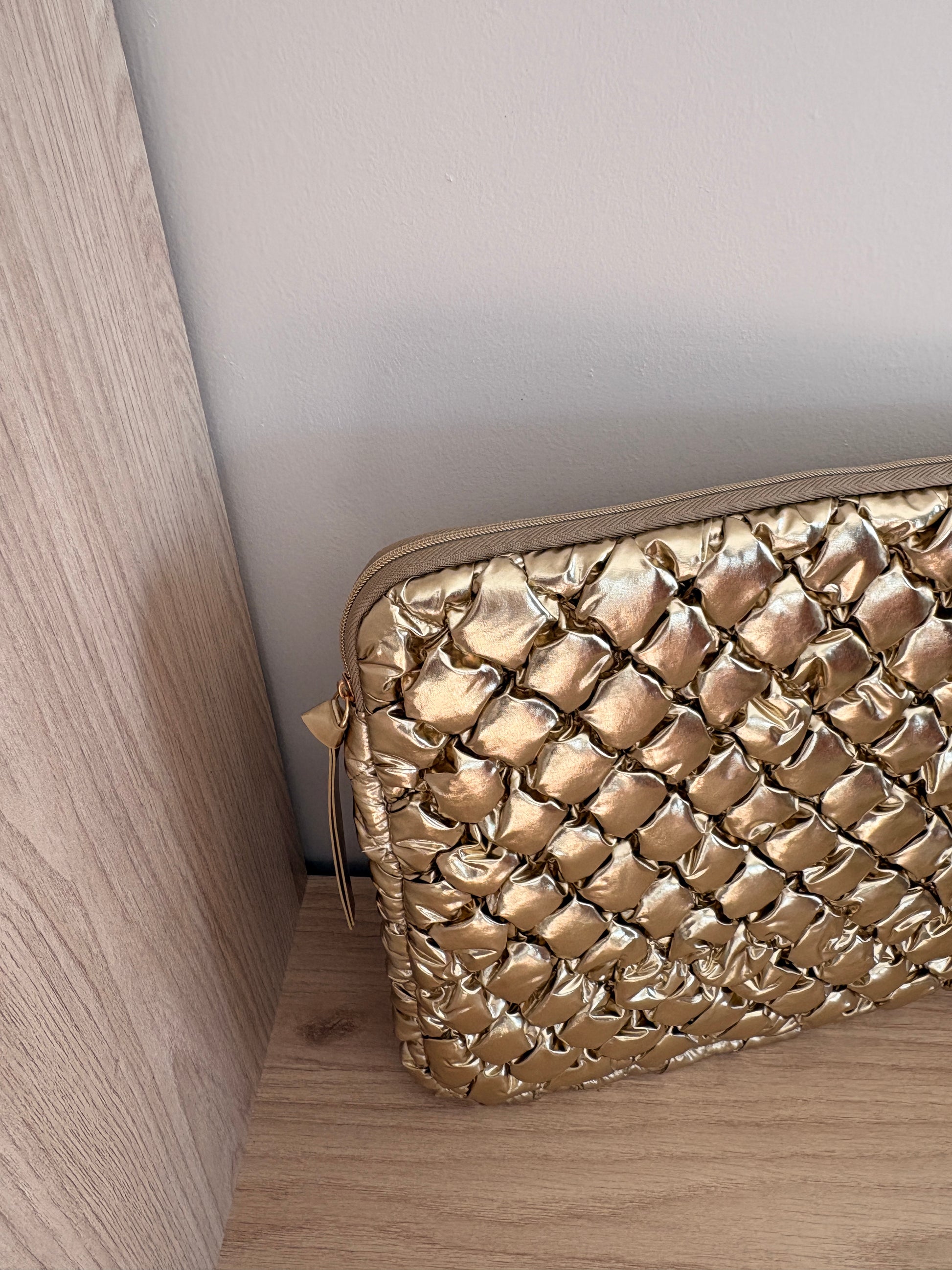 Housse Ordinateur 14 Pouces Dorée Matelassée - Pochette Protection Femme