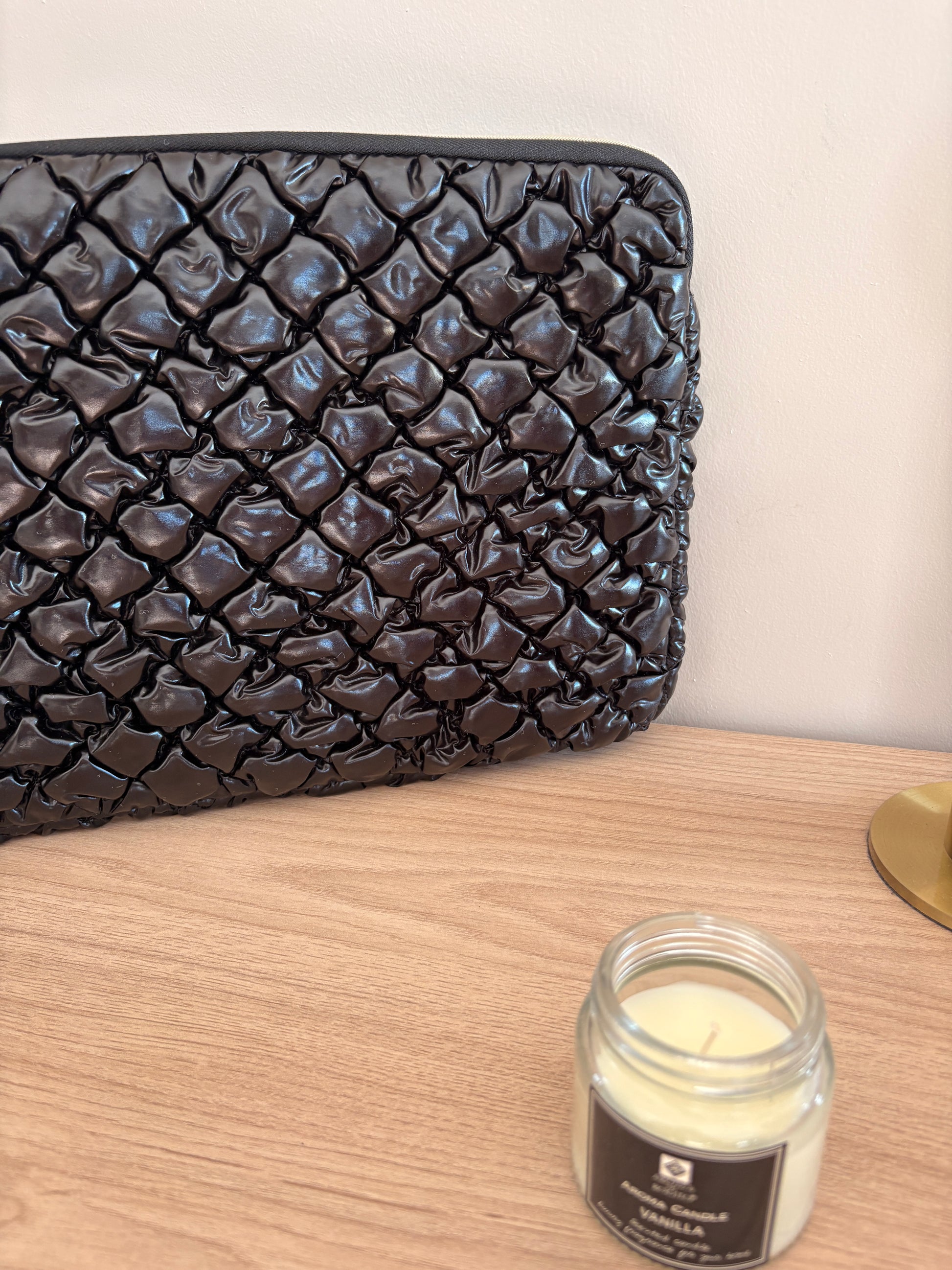 Housse Ordinateur 14 Pouces Noire Matelassée - Pochette Classique Femme