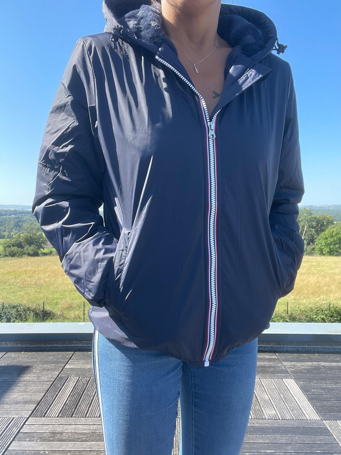 Manteau court imperméable fourré Bleu Marine Marque Laura Jo