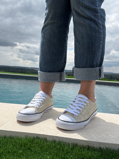 Chaussures baskets basses en toile effet serpent doré style converse