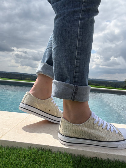 Chaussures baskets basses en toile effet serpent doré style converse