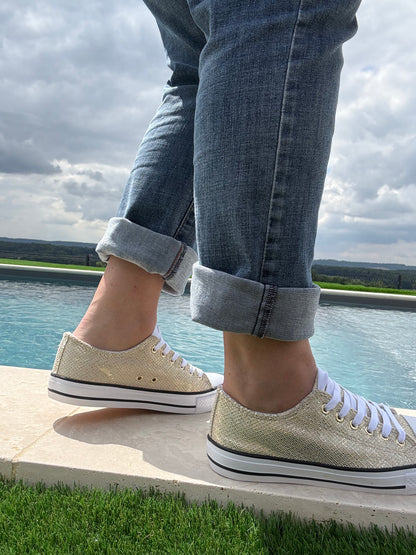 Chaussures baskets basses en toile effet serpent doré style converse