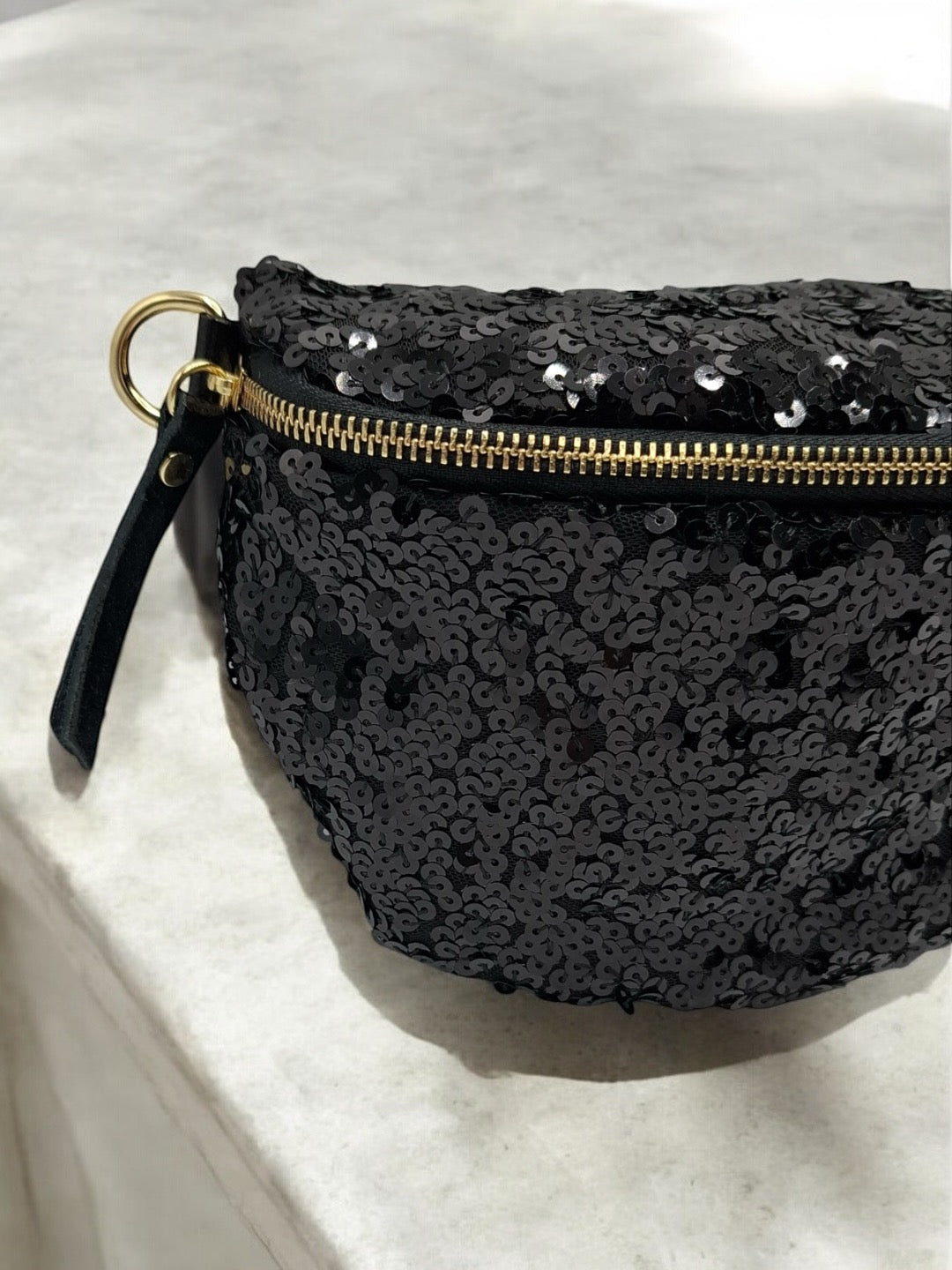 Sac banane tissu et sequins noirs