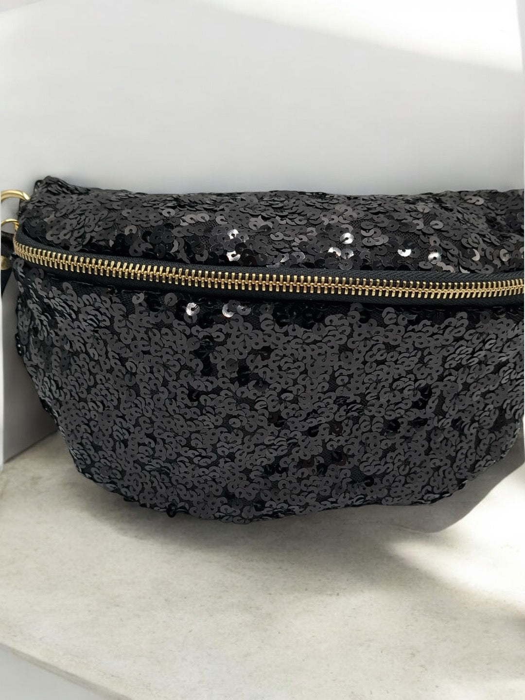 Sac banane tissu et sequins noirs