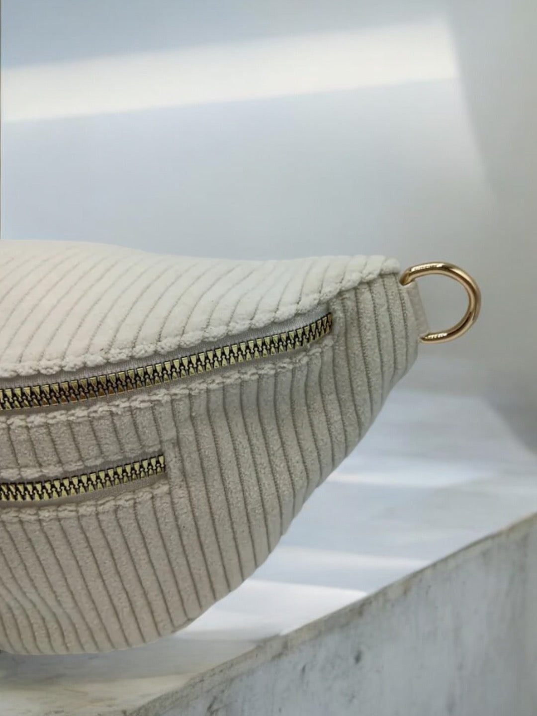 Sac banane velours côtelé 2 poches beige écru sangle fantaisie