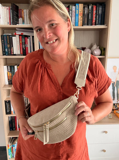 Sac Banane Velours Côtelé Taupe – 2 Poches Zip & Sangle Dorée