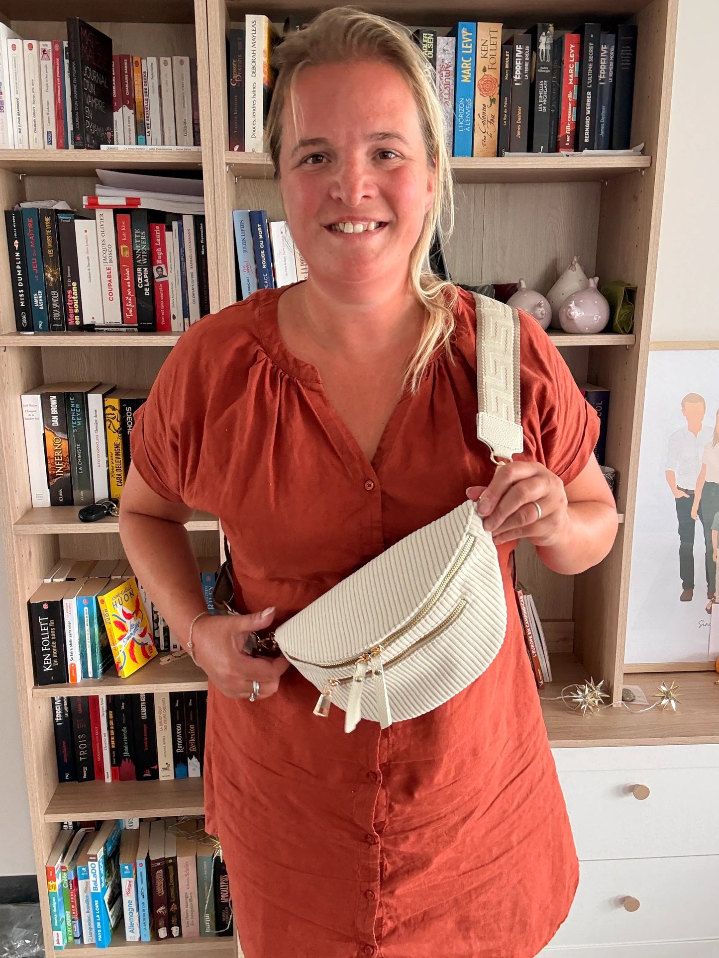 Sac Banane Velours Côtelé Beige – Zips Dorés & Sangle Géométrique | Best-Seller