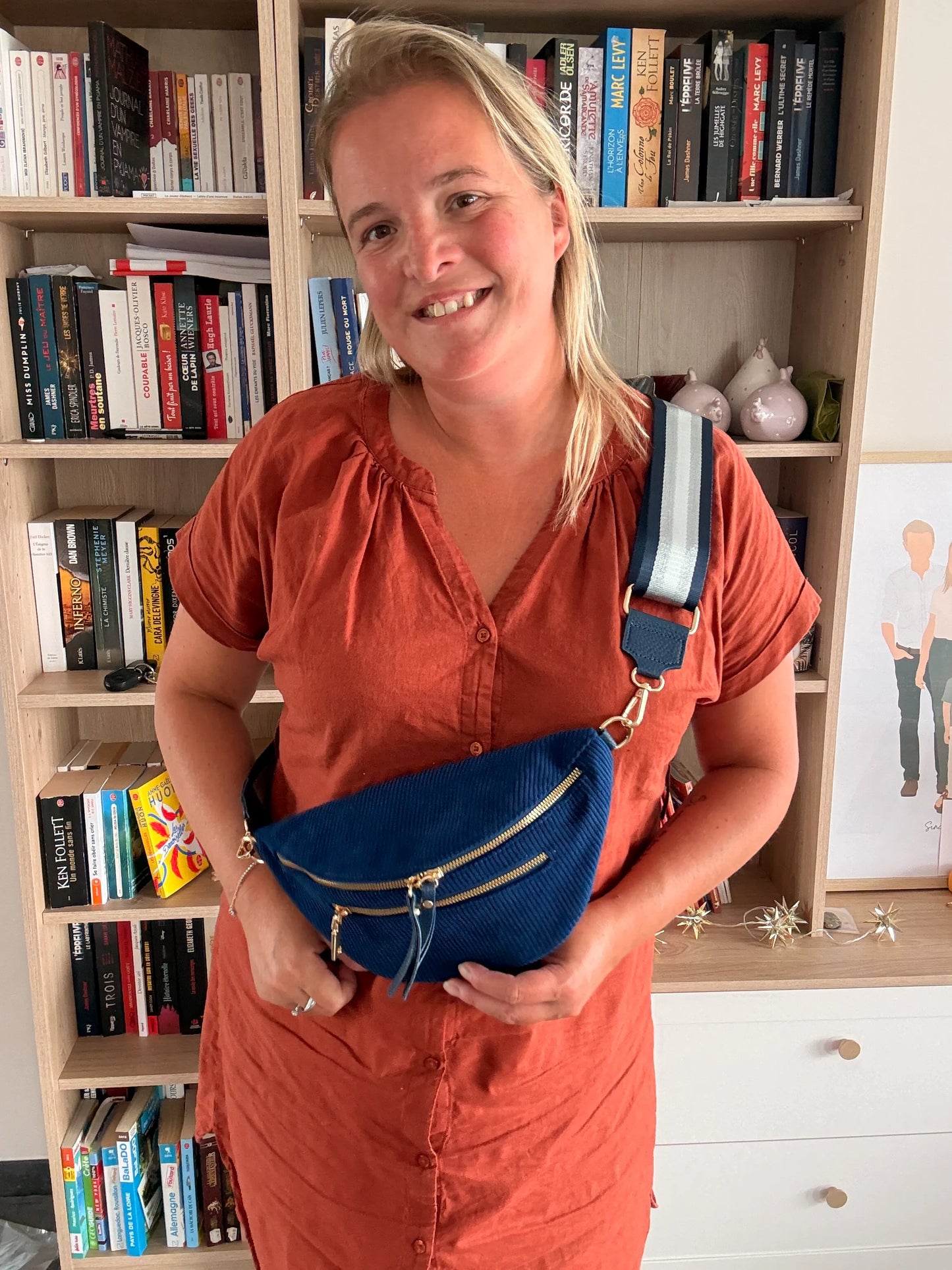 Sac banane velours côtelé femme – 2 poches zippées, sangle réglable, bleu marine