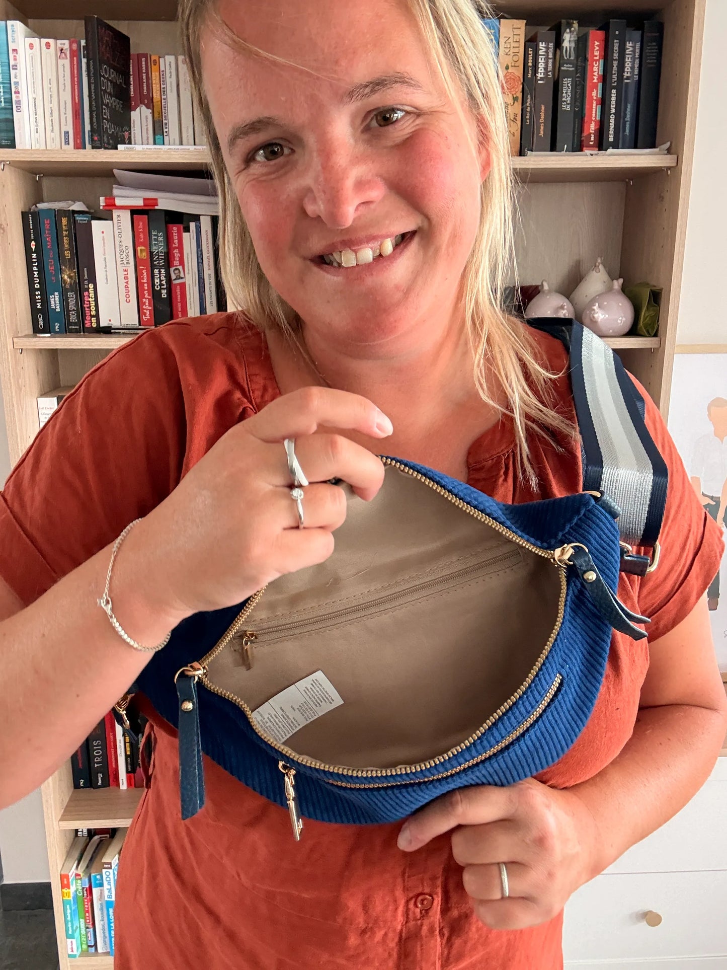 Sac banane velours côtelé femme – 2 poches zippées, sangle réglable, bleu marine