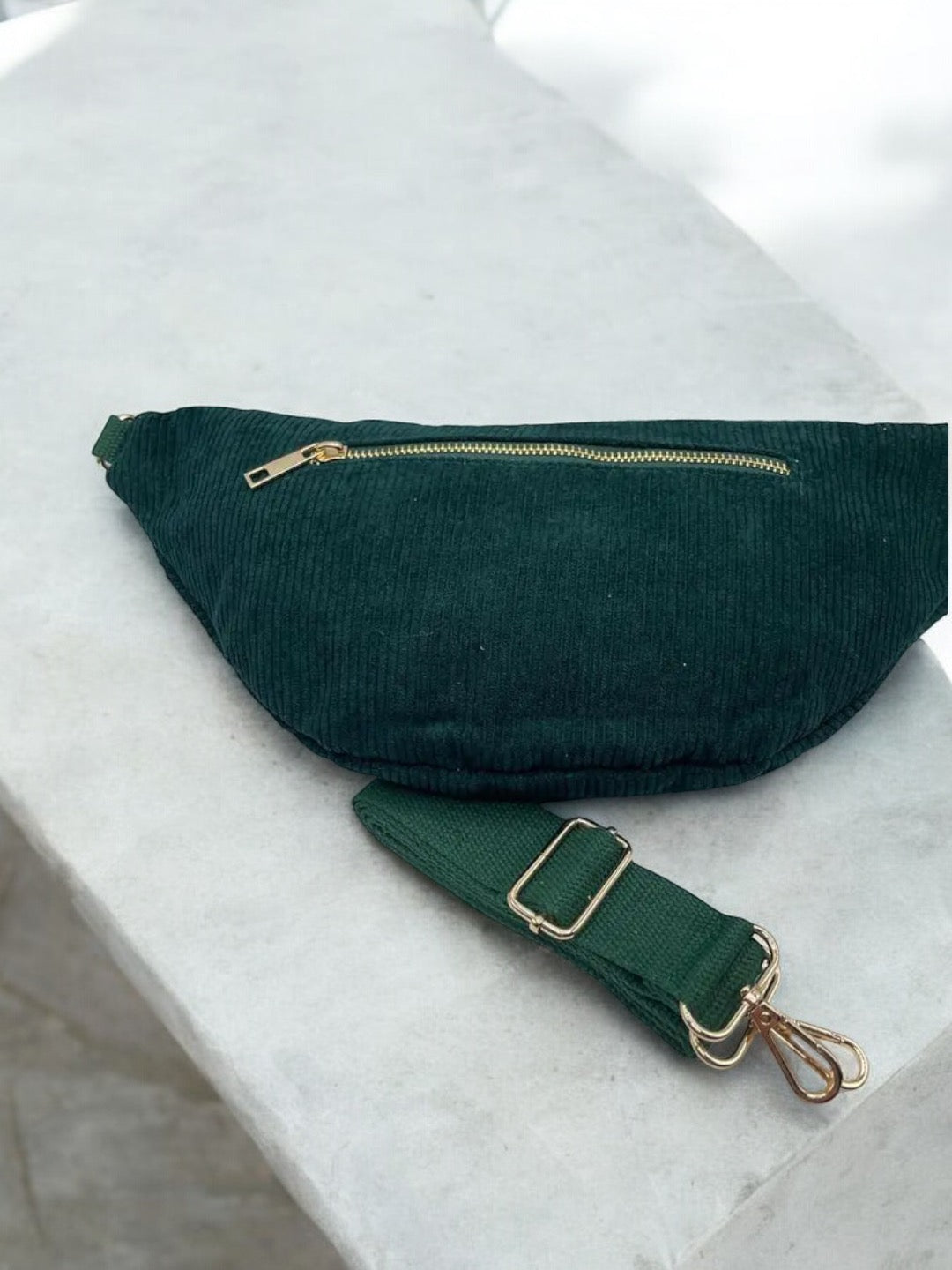 Sac banane velours côtelé couleur vert forêt