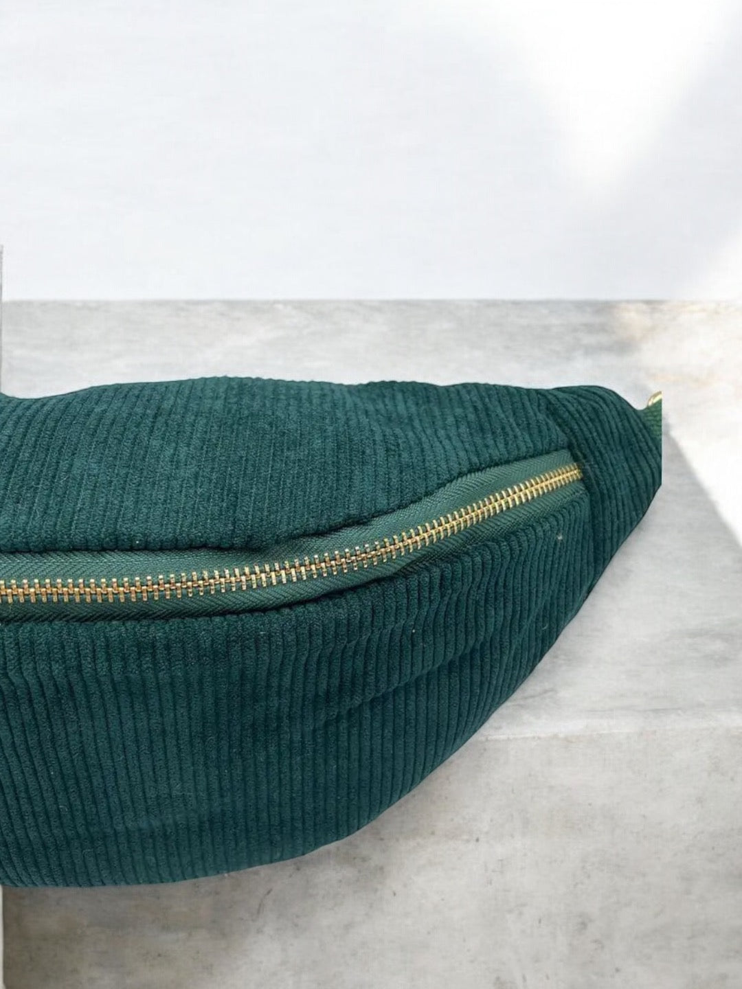 Sac banane velours côtelé couleur vert forêt