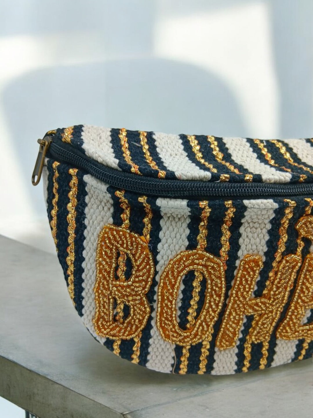 Sac banane tissu et perle inscription 'bohème" noir ecru jaune