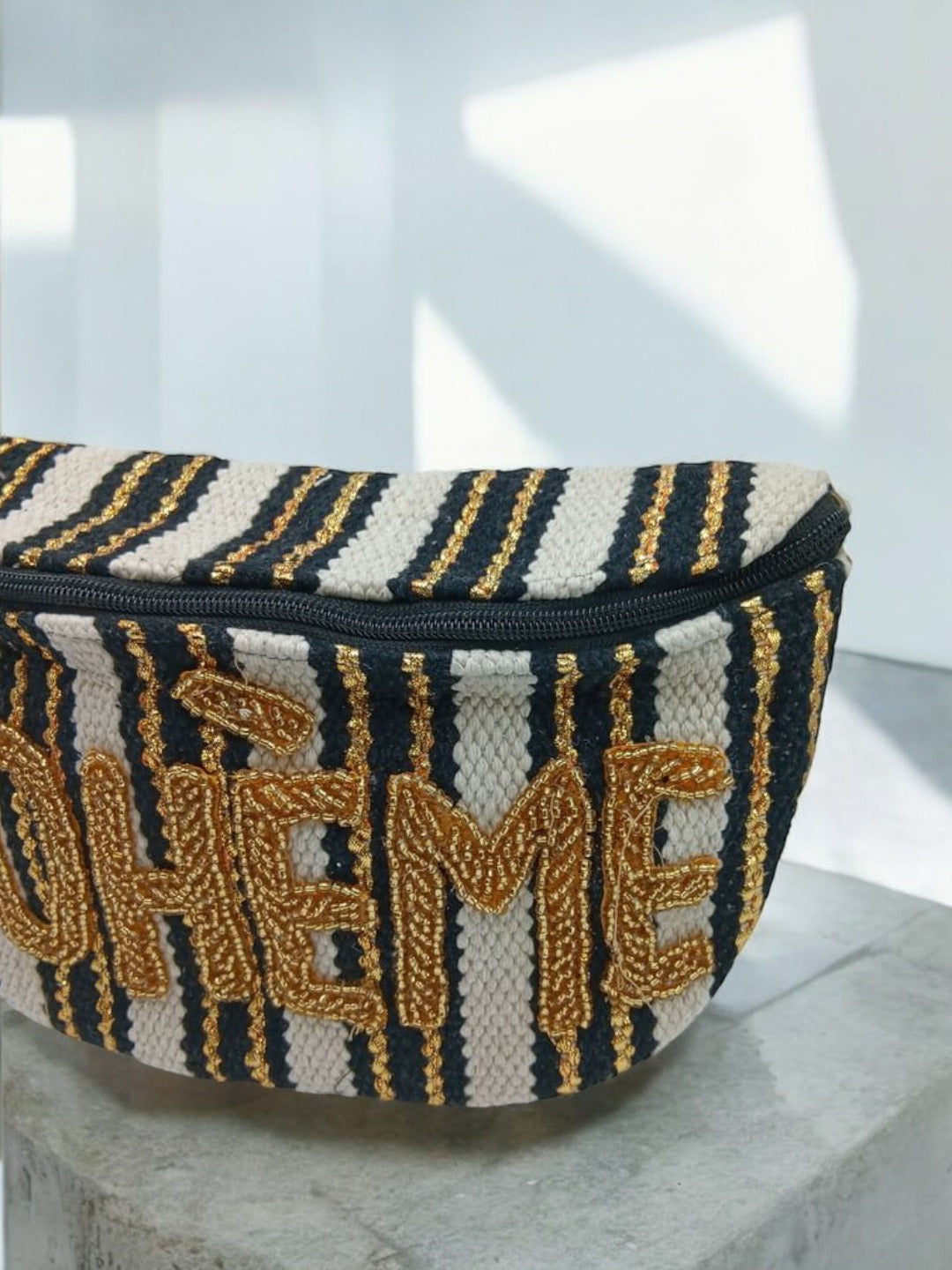 Sac banane tissu et perle inscription 'bohème" noir ecru jaune