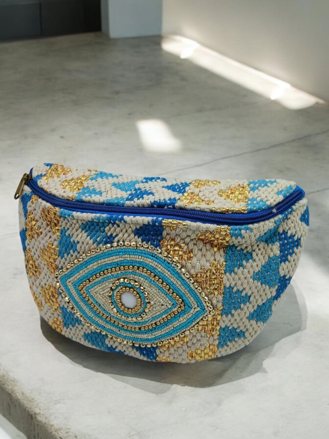 Sac banane tissu et perles bleu écru et jaune