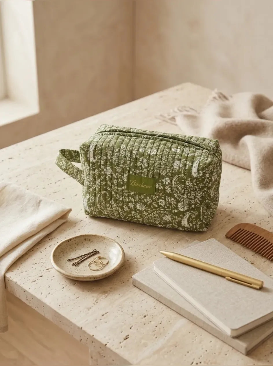 Trousse de Toilette Matelassée Bonheur – Coton Fleuri Vert Olive