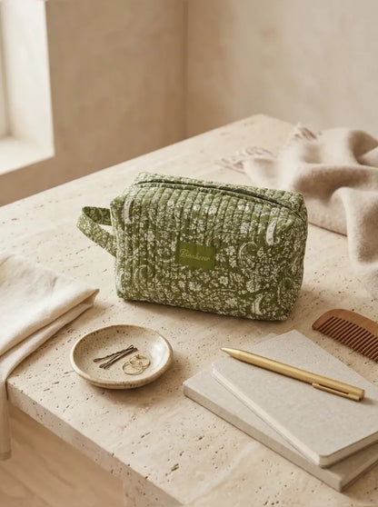 Trousse de Toilette Matelassée Bonheur – Coton Fleuri Vert Olive