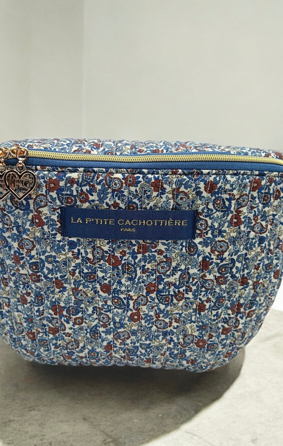 Sac banane en coton liberty bleu, rouge et blanc « La Ptite cachottière »