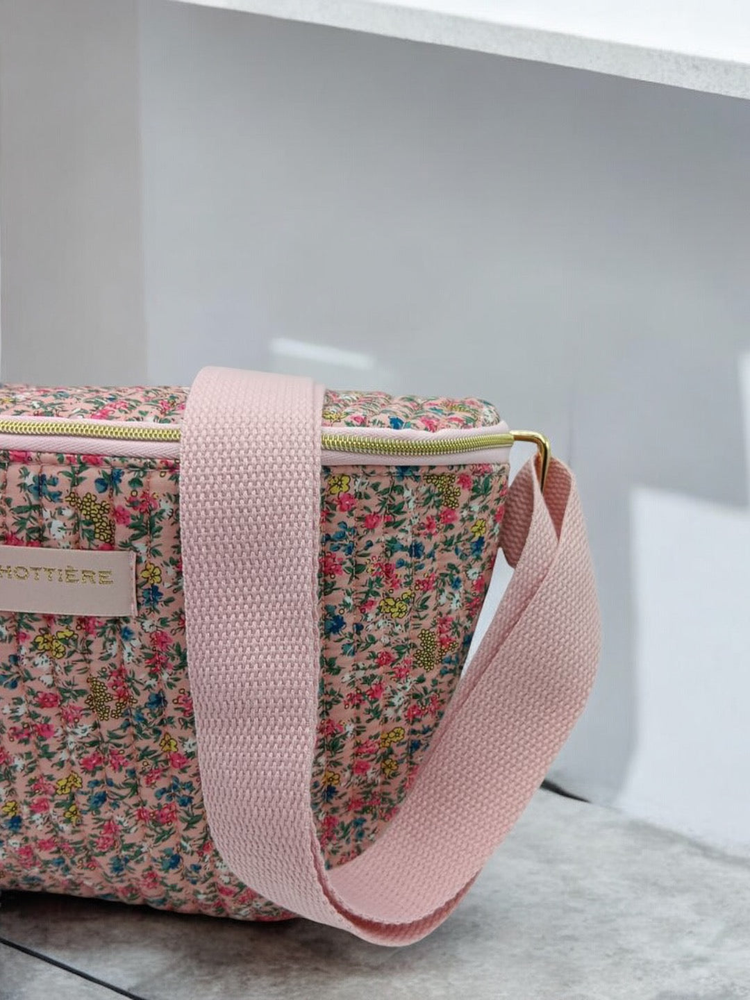 Sac banane en coton liberty fleuri rose « La Ptite cachottière »