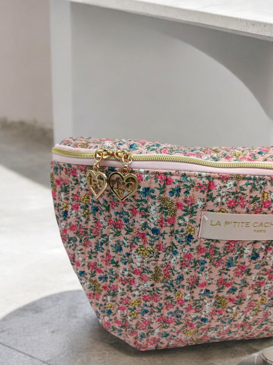 Sac banane en coton liberty fleuri rose « La Ptite cachottière »