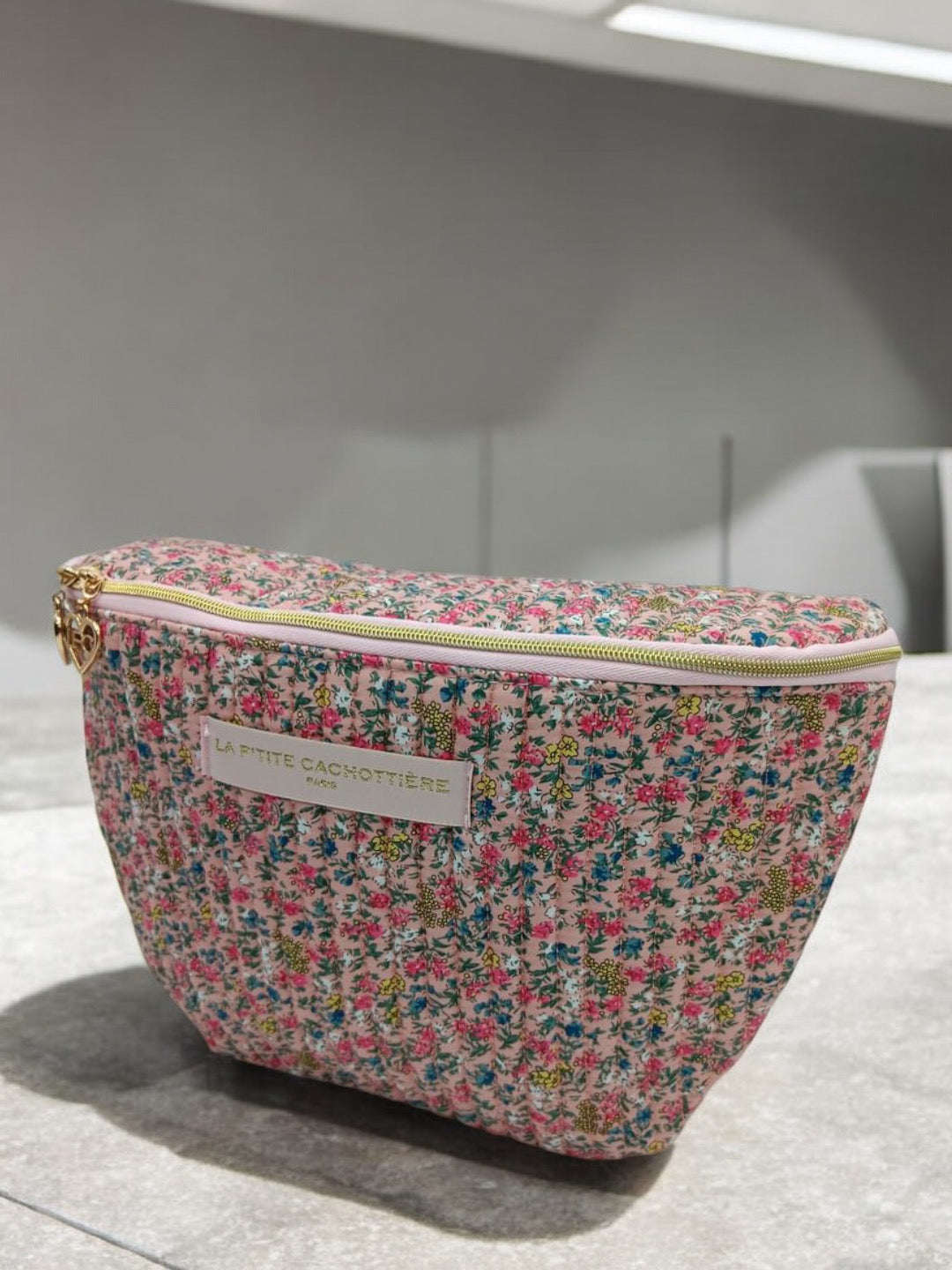 Sac banane en coton liberty fleuri rose « La Ptite cachottière »