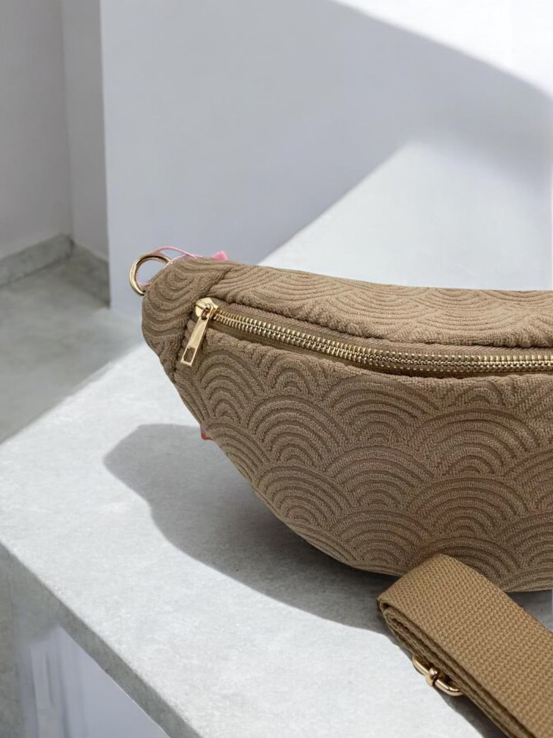 Sac banane tissu éponge beige foncé