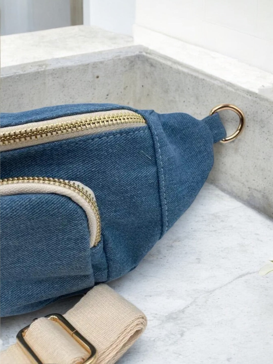 Sac banane tissu jean clair 2 poches