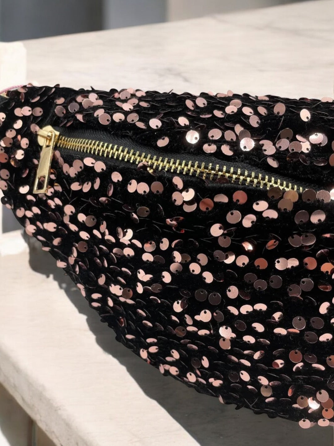 Sac banane tissu velours noir sequins doré champagne