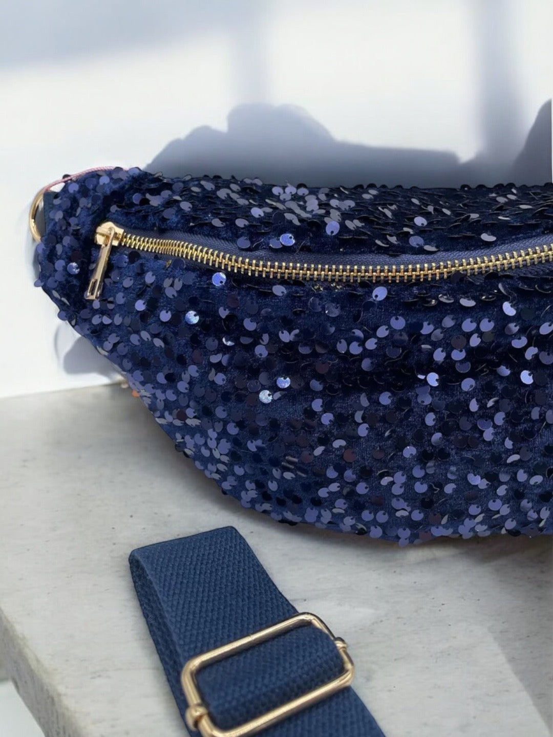 Sac banane tissu velours bleu marine sequins bleu marine