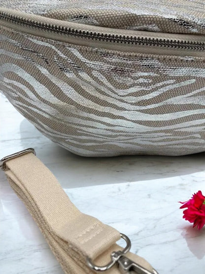 Sac banane XL tissu motif zebre argenté beige